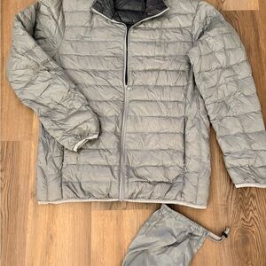Uniqlo Men's Gray Puffer Jacket with Bag